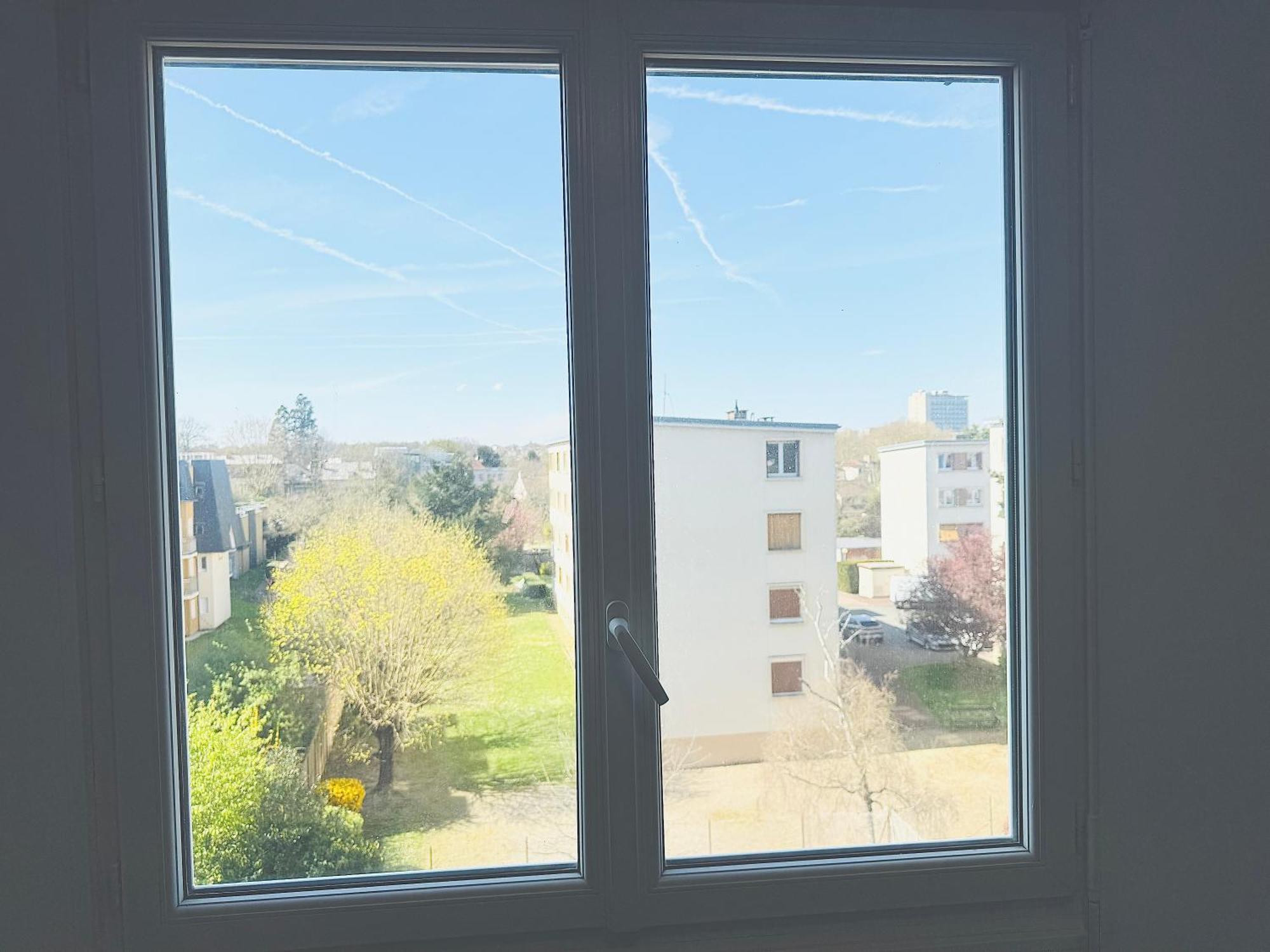 STUDIO A 300 METRES DE LA GARE et 25 MINUTES DE PARIS EN TRAIN Melun Kültér fotó