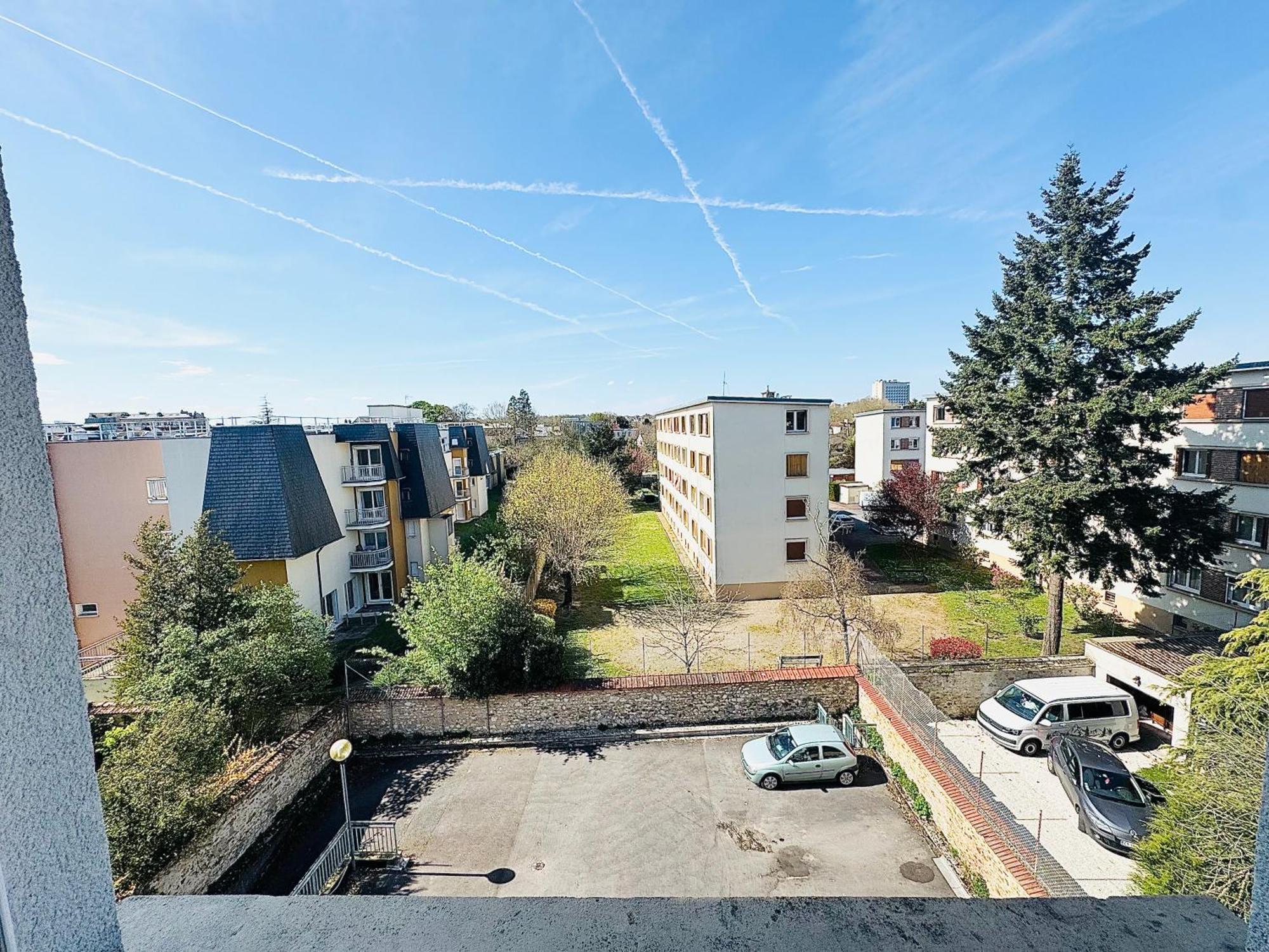 STUDIO A 300 METRES DE LA GARE et 25 MINUTES DE PARIS EN TRAIN Melun Kültér fotó