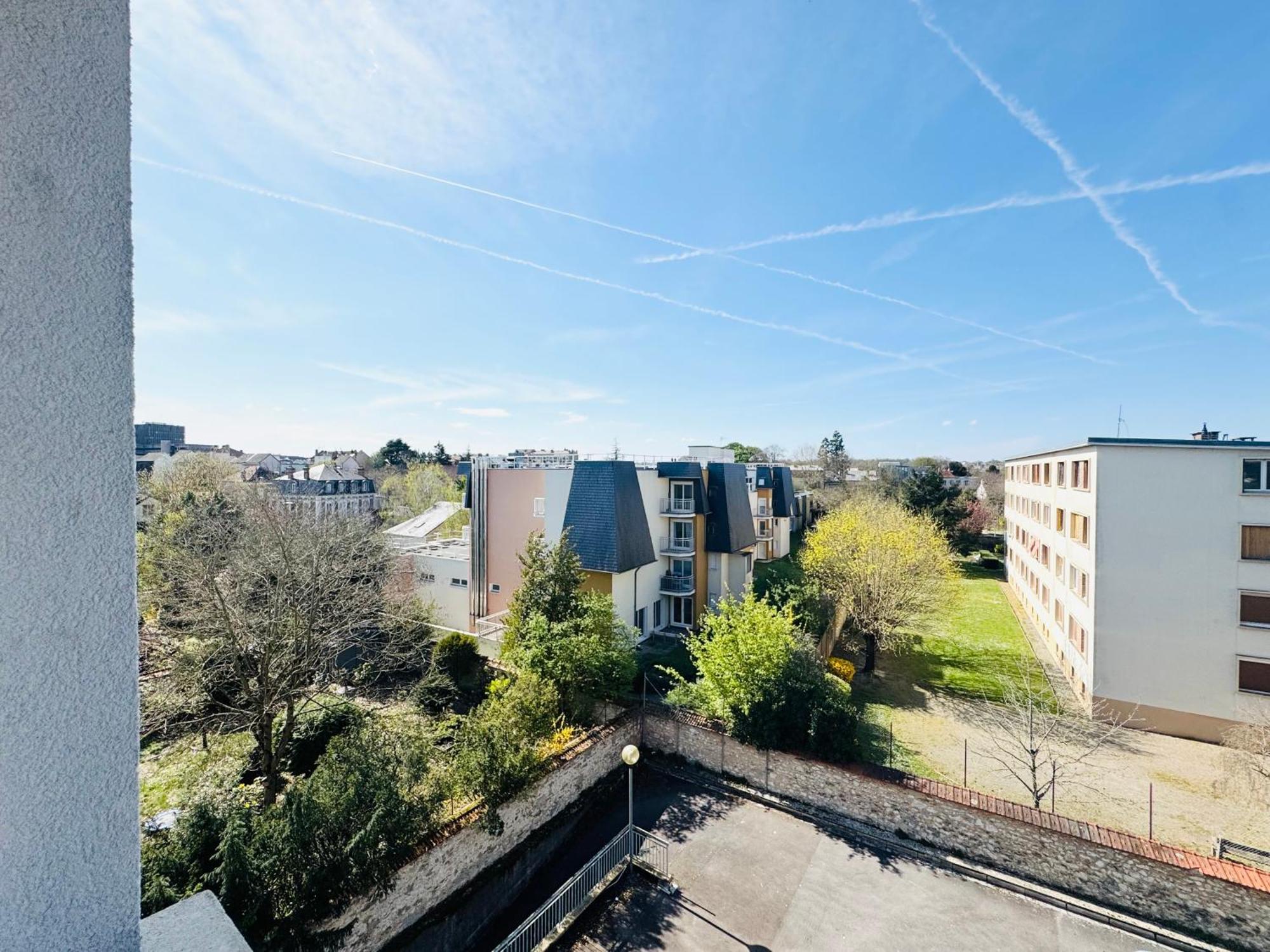 STUDIO A 300 METRES DE LA GARE et 25 MINUTES DE PARIS EN TRAIN Melun Kültér fotó