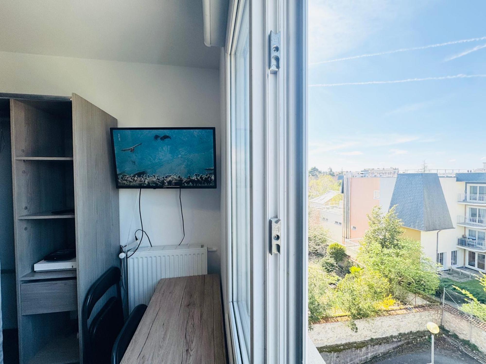 STUDIO A 300 METRES DE LA GARE et 25 MINUTES DE PARIS EN TRAIN Melun Kültér fotó