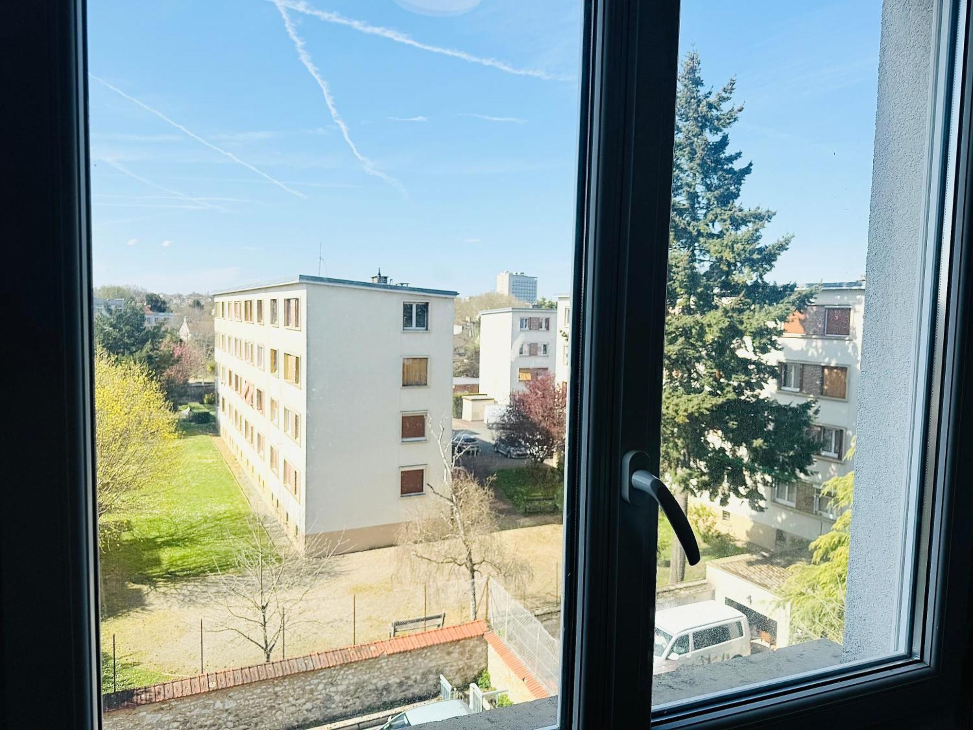 STUDIO A 300 METRES DE LA GARE et 25 MINUTES DE PARIS EN TRAIN Melun Kültér fotó