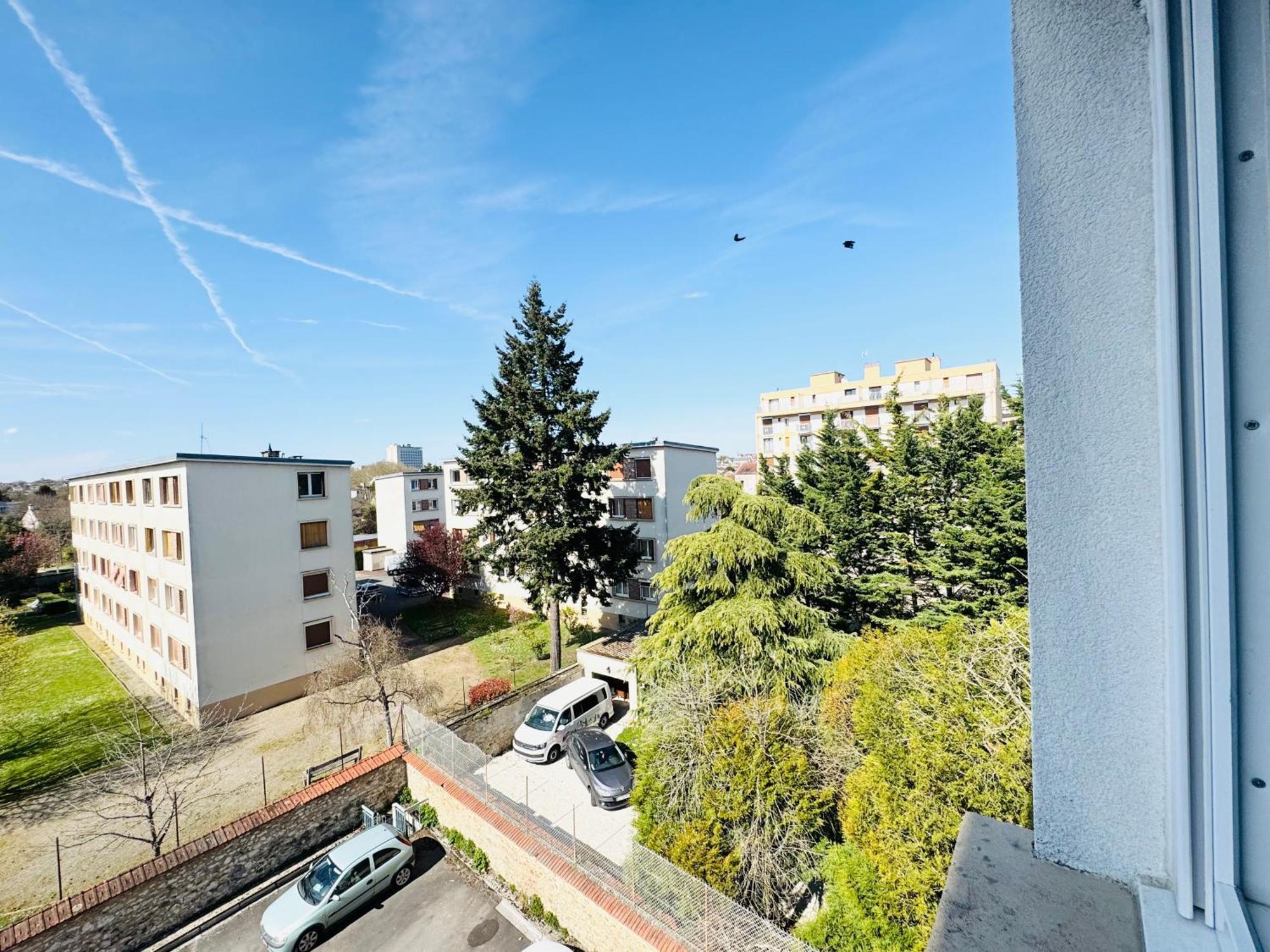 STUDIO A 300 METRES DE LA GARE et 25 MINUTES DE PARIS EN TRAIN Melun Kültér fotó